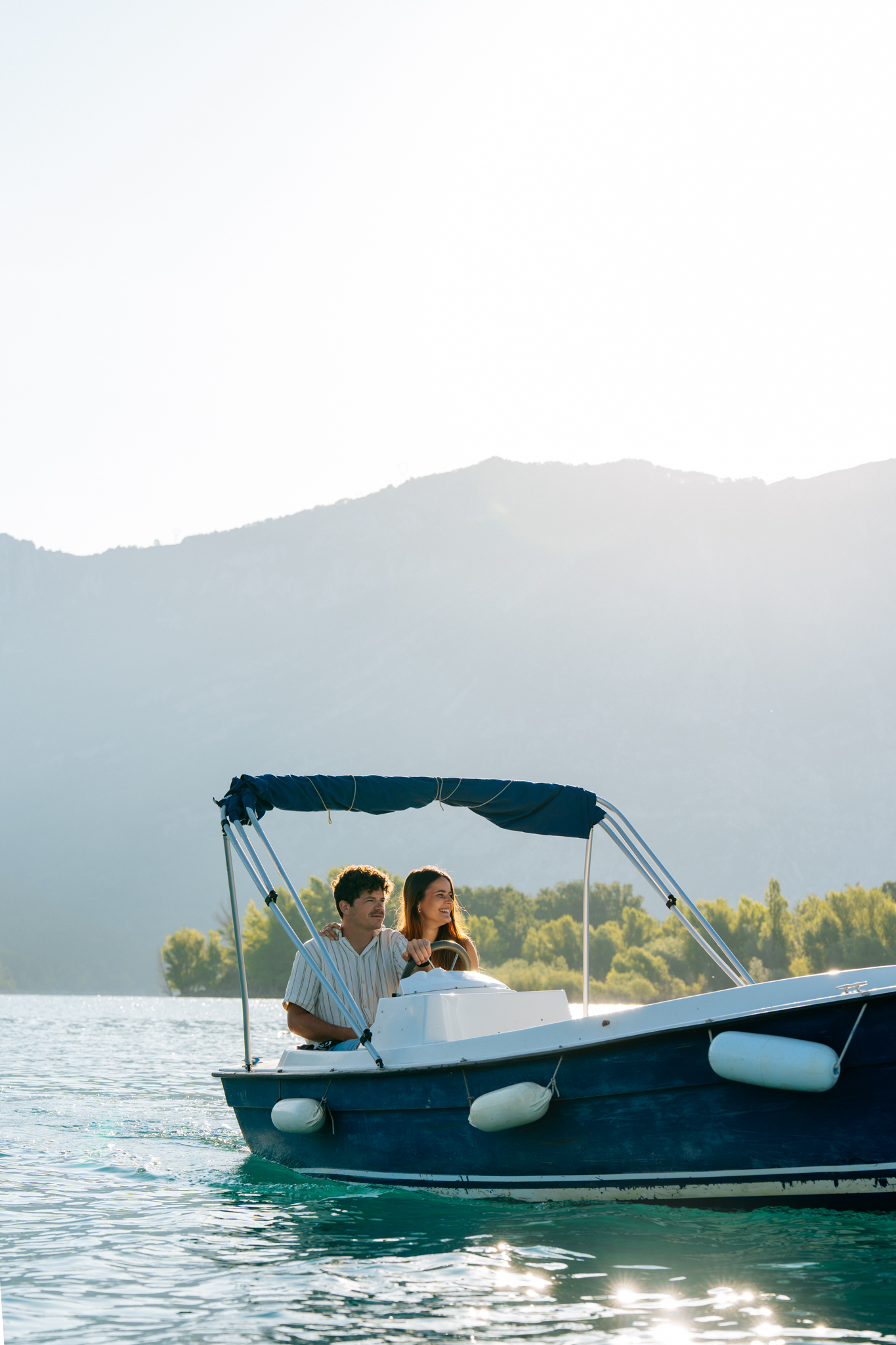 Location de bateau électrique sur le lac de Sainte-Croix — Surf Center